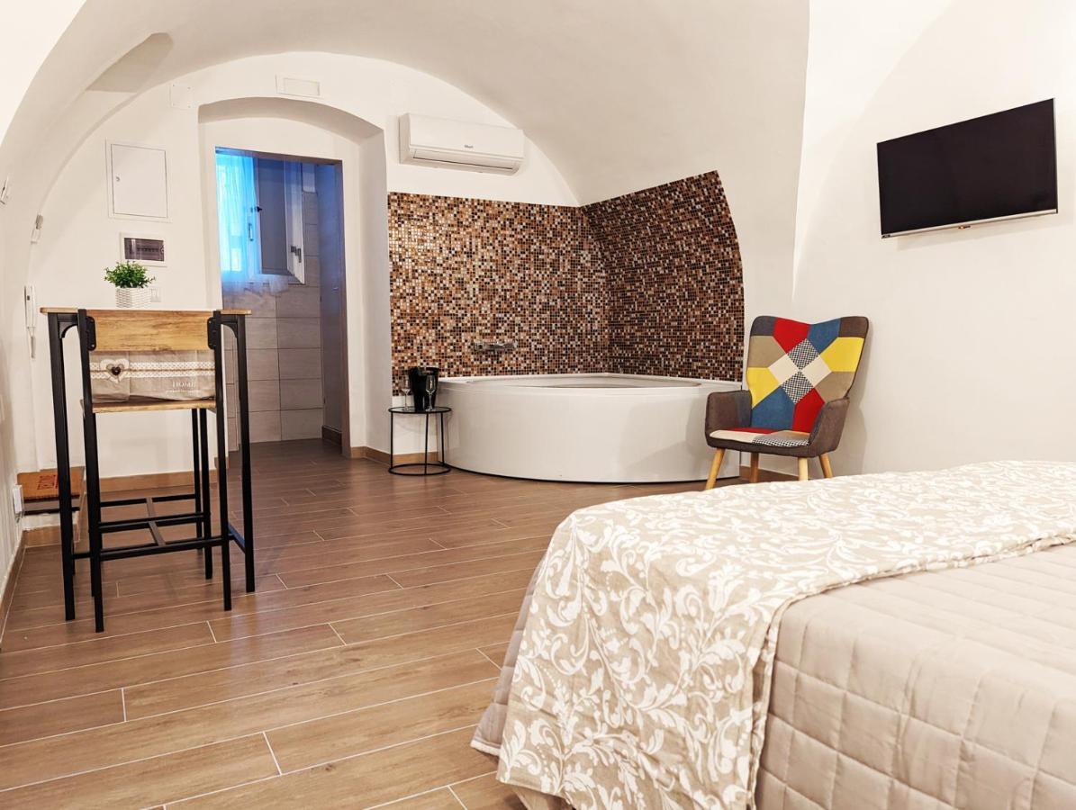 Dama Suite Love & Private Jacuzzi Bari Exterior foto