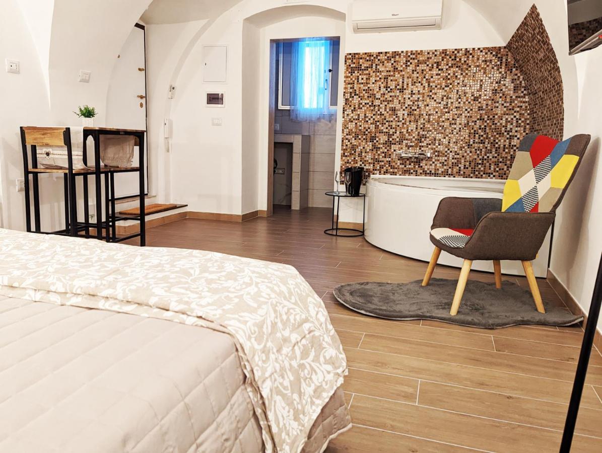 Dama Suite Love & Private Jacuzzi Bari Exterior foto